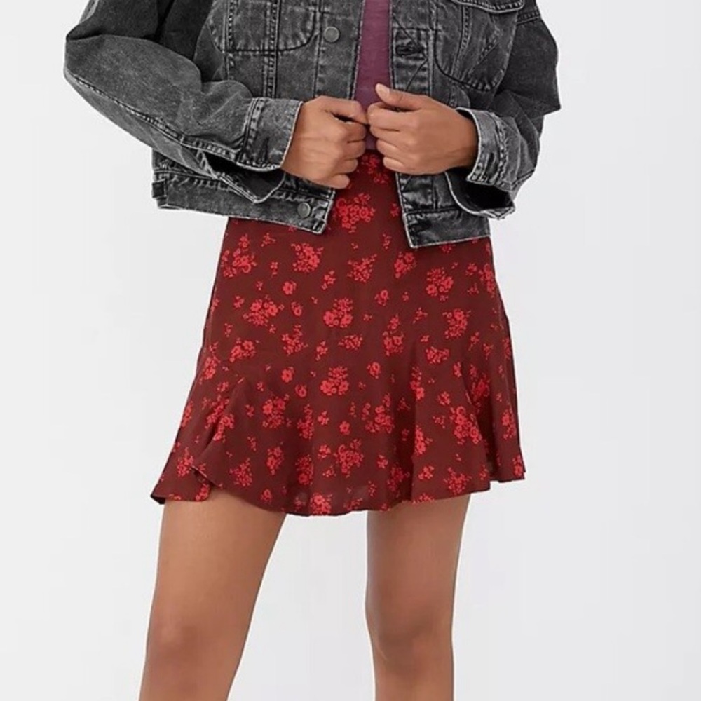 🍓Free People Ryanne Mini Skirt Red Berry Flower Size 4 Great Condition 🍓
